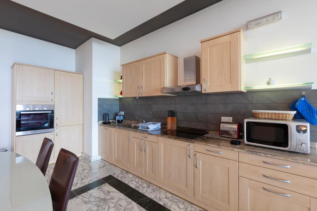 Spacious Seafront Apt With Living, Sofa, Wifi & Ac By 360 Estates Сліма Екстер'єр фото